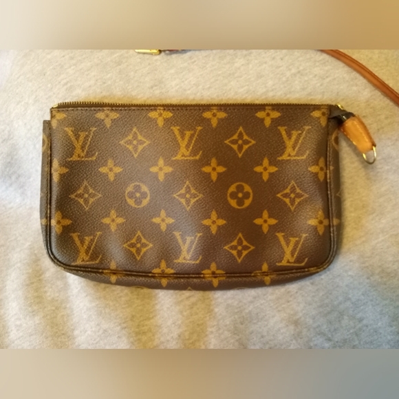 Louis Vuitton Pochette Monogram W/strap - Picture 7 of 13